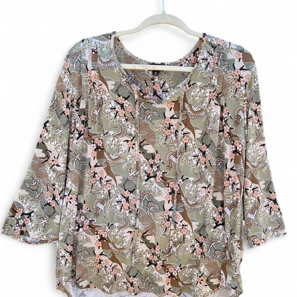 Links Japanese-Inspired Crane & Cherry
Blossom Blouse - Size XL